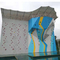 Μικτός χρώματος φίμπεργκλας τοίχος αναρρίχησης σχοινιών ενήλικος για τη λεωφόρο αγορών